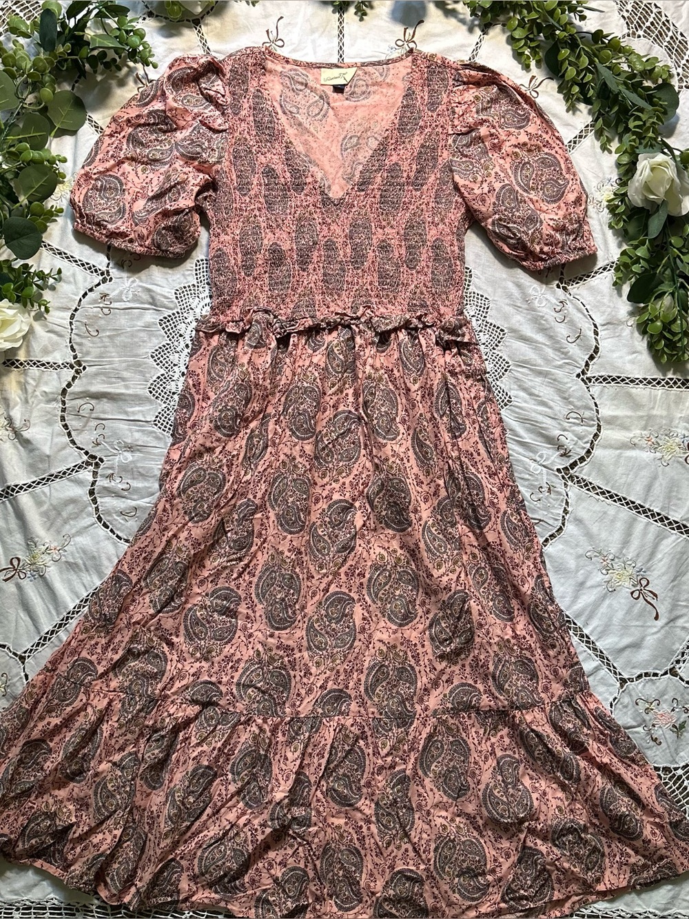 Universal Thread Pink Paisley V-Neck Puff Sleeve Dress